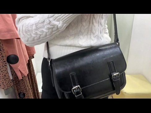 ❤️ Публична мастурбация на младата кучка FeralBerry с вибратор в стаята за обличане Порн видео в bg.hentaibar.ru ☑